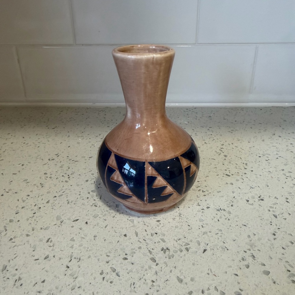 Vintage Native American Sioux Pottery Vase